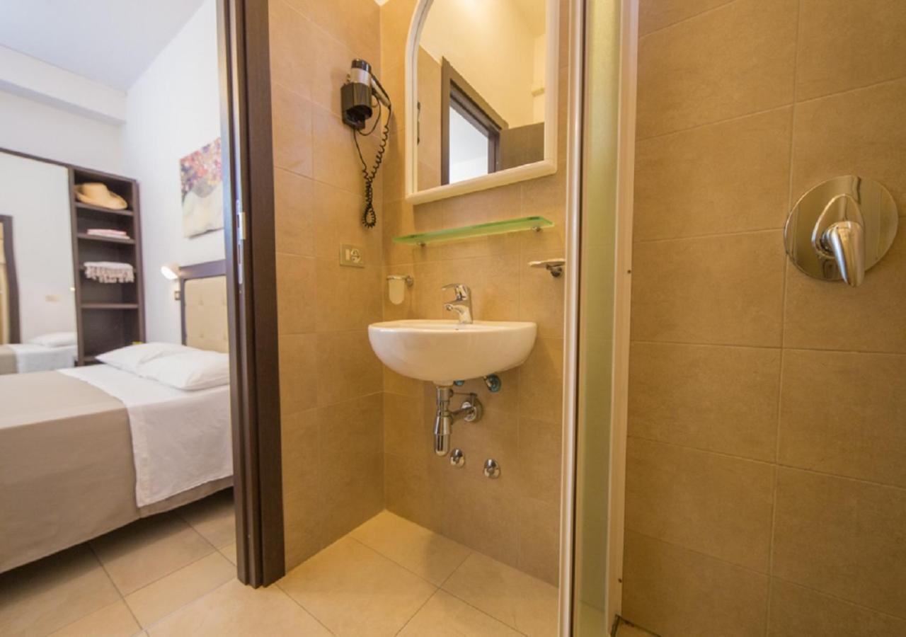 Hotel Mediterraneo & 3*